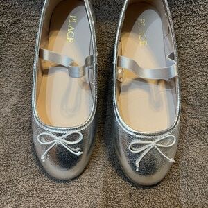 The Children’s place, size 2 Silver Kids Ballet Flats
